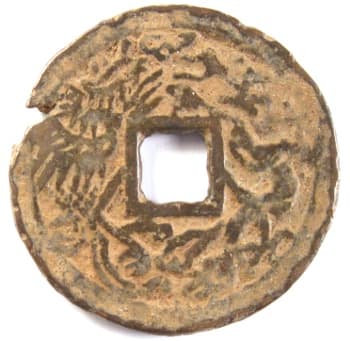 Reverse side of Chinese 'long feng
                  cheng xiang' marriage charm showing a dragon and phoenix
